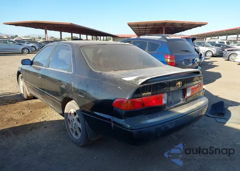 2000 Toyota Camry Le V6 z USA, uszkodzony, nr VIN JT2BF22K0Y0272053